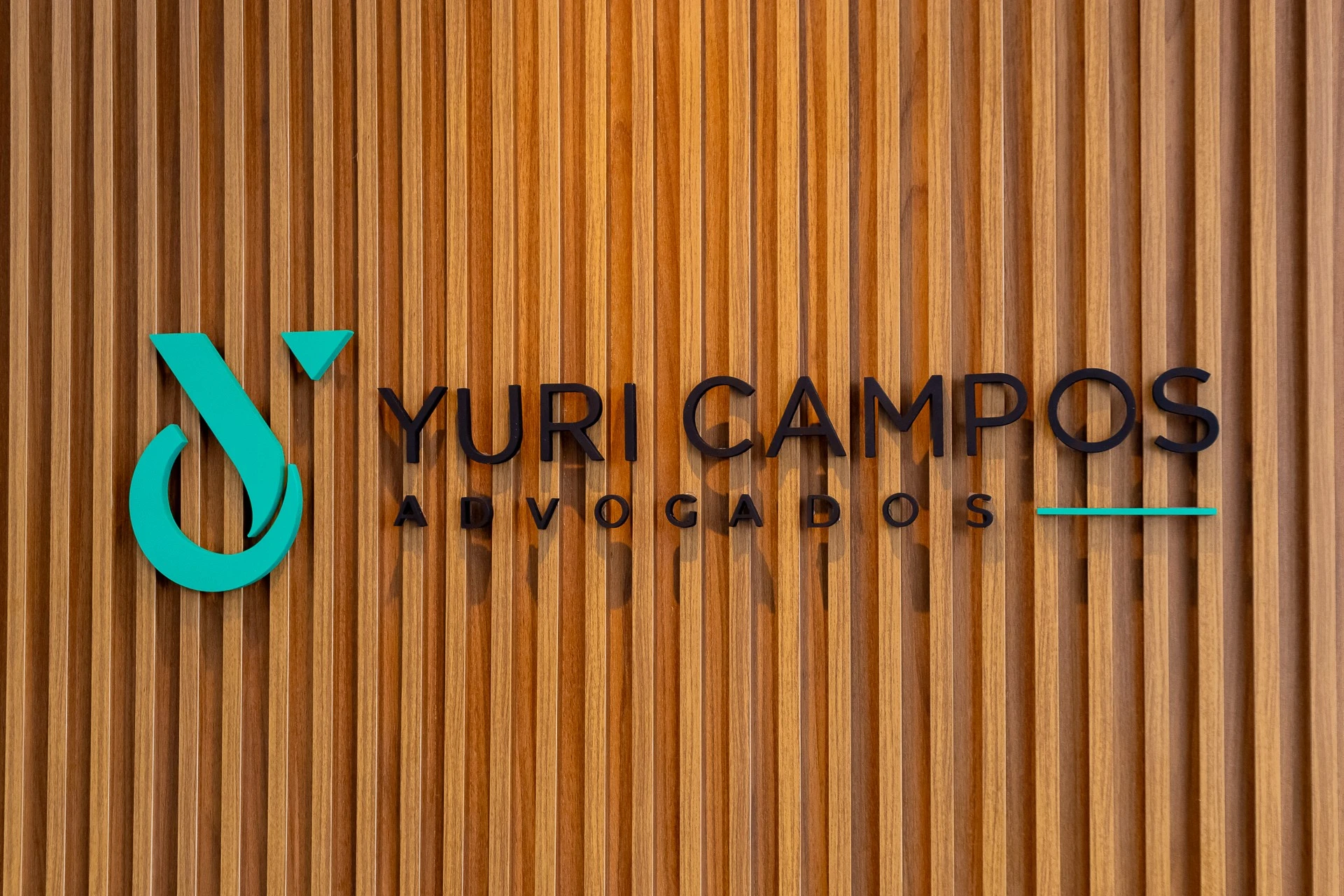 Escritorio Yuri Peixoto